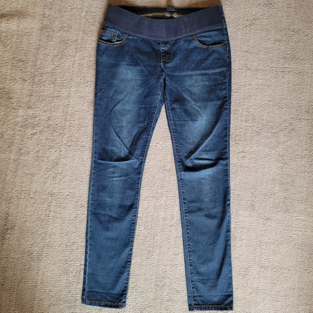 Pair of SOON maternity jeans US SIZE 6